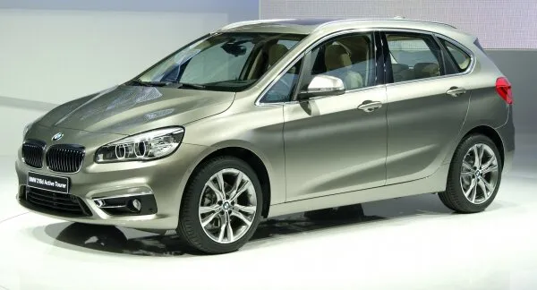 2014 BMW 218i 136 PS Active Tourer Araba