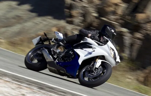 Triumph Daytona 675 ABS Motosiklet